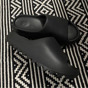 Yeezy Onyx Slides - Size 8 mens